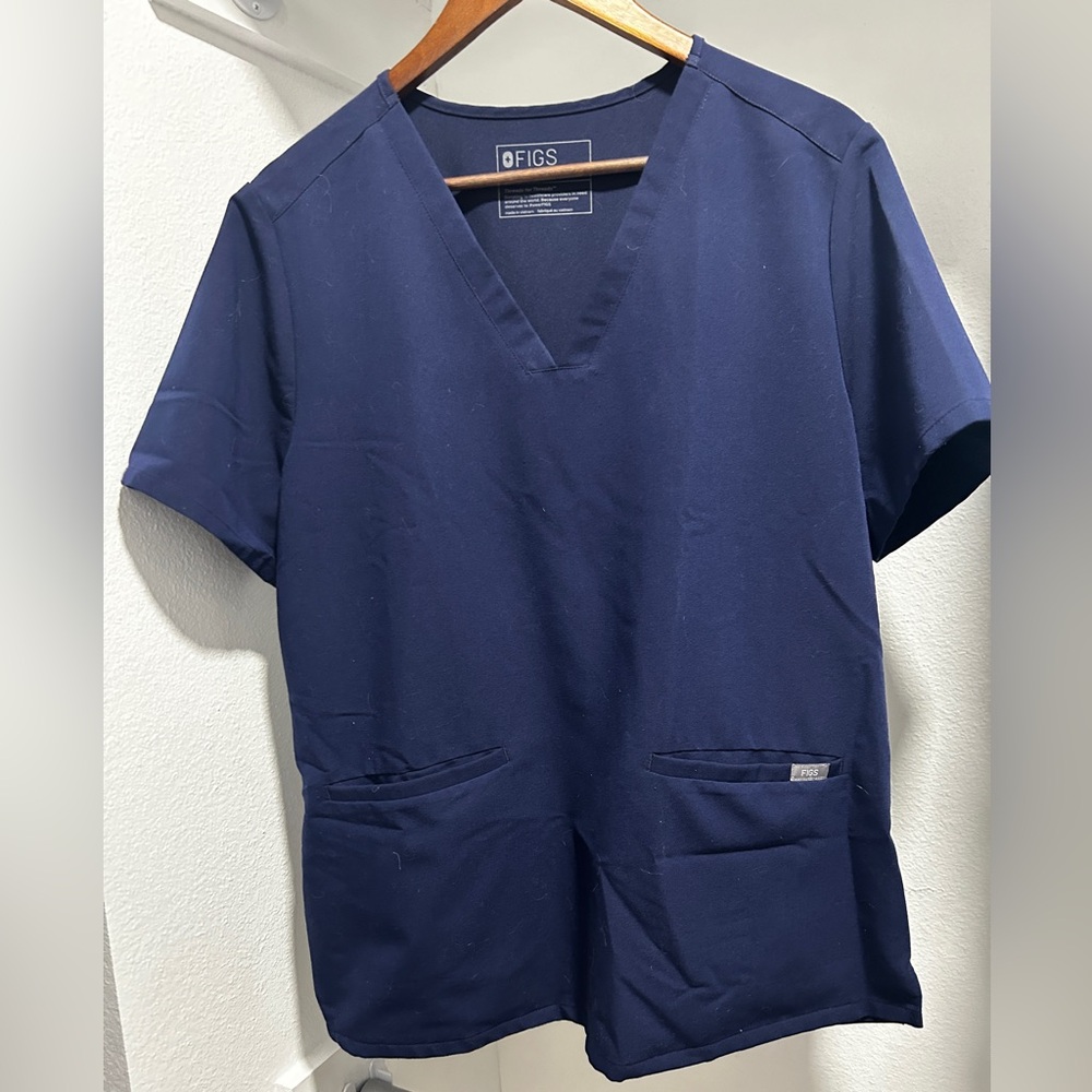 Figs, two pocket scrub top, navy. XLarge.